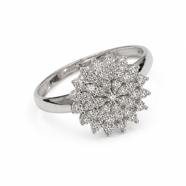 Anel Chuveiro Flor com Brilhantes em Ouro Branco
